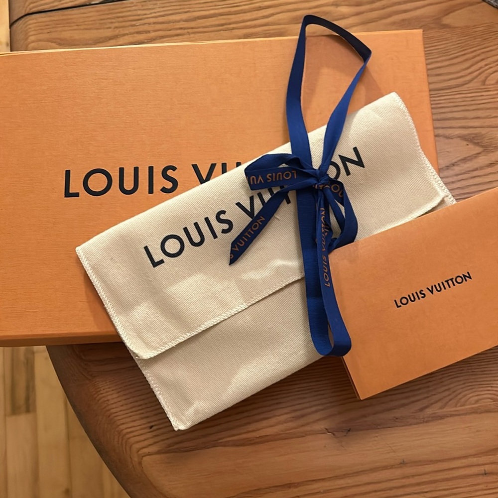 Louis Vuitton Duster & Box for wallet